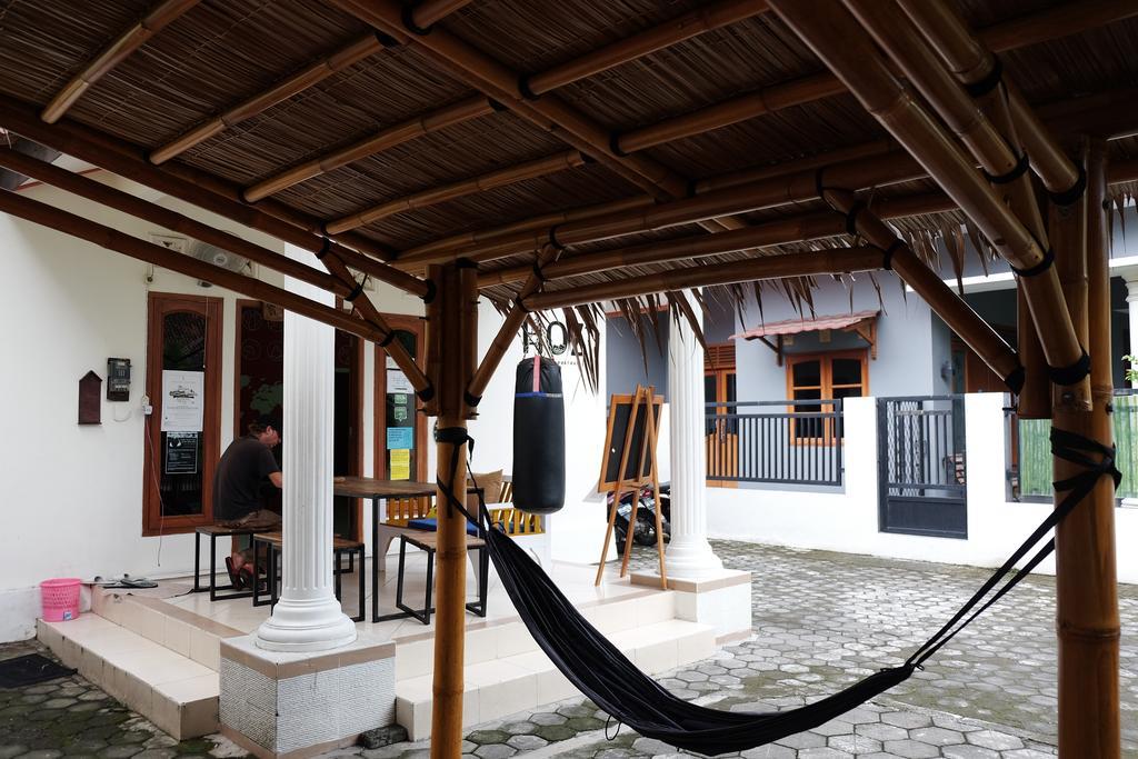 Hoz Bed & Breakfast Yogyakarta Exteriör bild