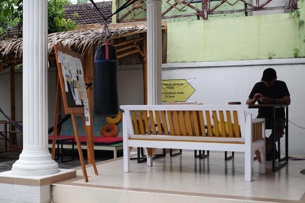 Hoz Bed & Breakfast Yogyakarta Exteriör bild